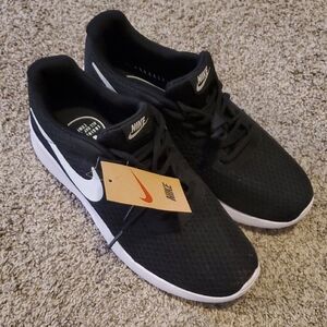 Nike Men's Black Mesh Sneakers with White Swoosh